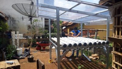 Para Petani Rancakalong Sumedang Buat Instalasi Hidroponik Mandiri