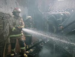 Api Mengamuk di Dayeuhkolot, 4 Rumah Warga Hangus Terbakar