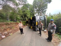 Begini Kronologis Bus Terguling di Buper Kiara Payung Sumedang