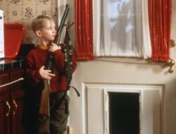 Home Alone: Skenario Kilat dan Fakta Menarik di Balik Film Natal Klasik