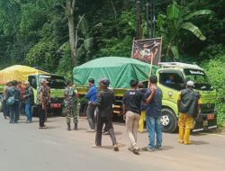 Dihadang Warga, Enam Truk Gagal Buang Sampah ke TPSA Cijeruk Sumedang