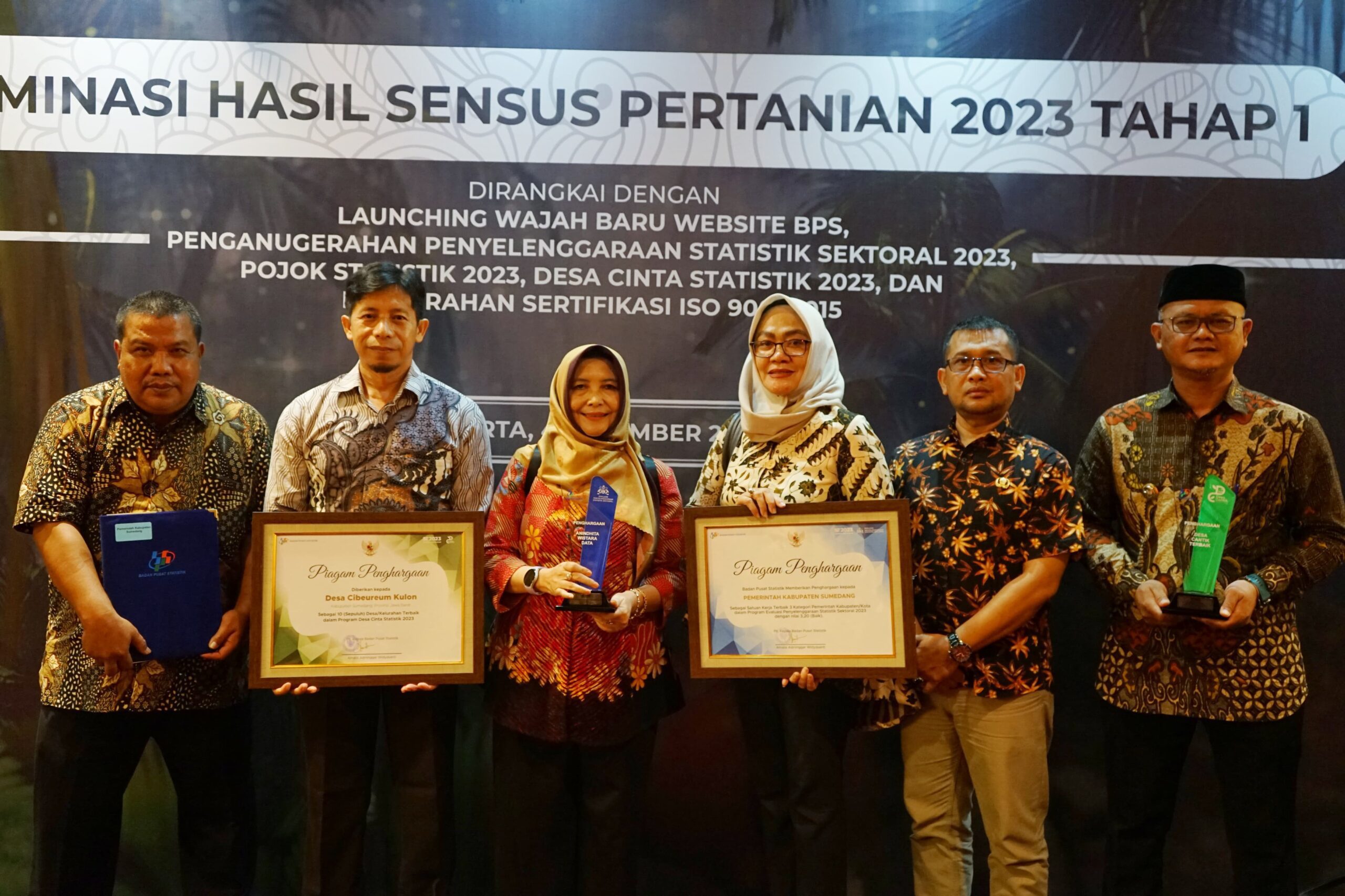 Penerimaan Penghargaan Desa Cantik di The Ritz-Carlton Jakarta. Senin, 4 Desember 2023