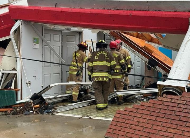 Badai Tornado Mengguncang Tennessee