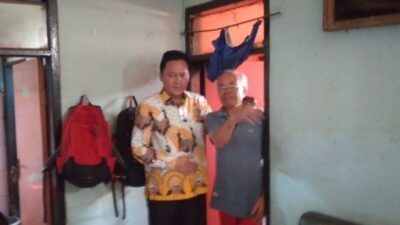 Akur Sapa Warga di Cibeusi Jatinangor, Pastikan Warga Kurang Mampu Terima KIS BPJS