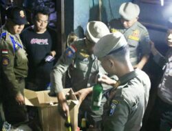 Gerebek Toko di Jalan Mohammad Toha, Satpol PP Sita Ratusan Botol Miras