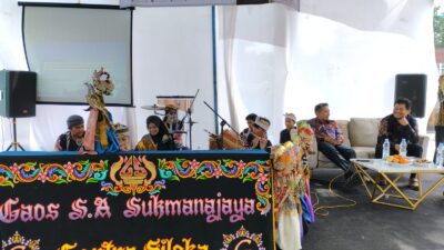 Bosan dengan Cara Lama, Ridwan Solichin Sosialisasikan Perda 14 dengan Wayang Golek