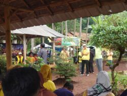 Caleg DPR RI, Galih Dimuntur Kartasasmita Sapa Warga Cinanjung dan Pasigaran Tanjungsari