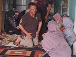 Melayat ke Rumah Duka KPPS Meninggal, Bupati Sumedang: Almarhum Pejuang Demokrasi