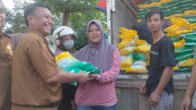 Operasi Pasar Tahap Pertama di Sumedang, 10 Ton Beras Dijual Hanya Rp 10 Ribu Per Kilogram