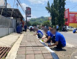 Percantik Kota, Belasan Warga Binaan Lapas Sumedang Ngecat Trotoar