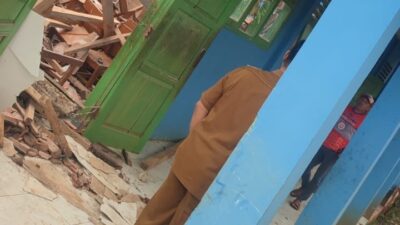 Atap Sekolah Ambruk Timpa Siswa Belajar di Sumedang, Sejumlah Siswa Terluka Dilarikan ke Rumah Sakit