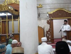Di Hari Pertama Tarawih, Umat Islam di Sumedang Diajak Tingkatkan Kapasitas Spiritual dan Sosial