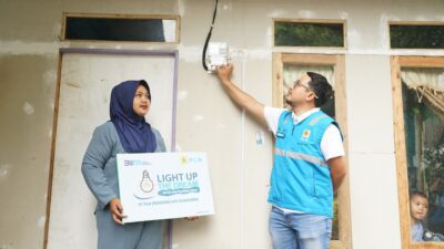 Berbagi Kebahagiaan di Bulan Ramadan, PLN UP3 Sumedang Nyalakan Serentak 17 Pelanggan Aliran Listrik Gratis