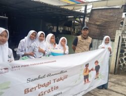 Berbagi Kasih di Bulan Suci, SMA PGRI Bagikan Takjil Gratis