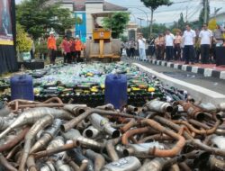 Ribuan Miras dan Knalpot Brong Dimusnahkan Polres Sumedang Jelang Idul Fitri 2024
