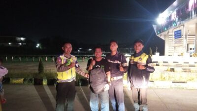 Petugas PJR Tol Cisumdawu Berhasil Temukan Tas Pemudik yang Hilang