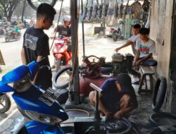 Berkah Idul Fitri, Bengkel Motor dan Tukang Tambal Ban Kebanjiran Order