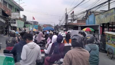 H+1 Lebaran, Pemudik Lokal Padati Jalan Raya Bandung Garut