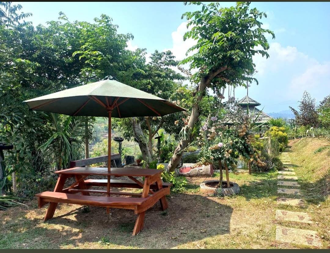 Saung Nyingkur Tanjungsari