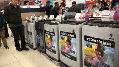 Log In Megastore Bagikan Ratusan Barang Elektronik Gratis ke Pengemudi Ojol di HUT ke-15