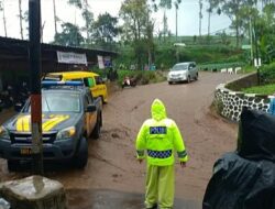 Banjir Bandang Terjang Kertasari, Air dan Lumpur Tutup Jalan Penghubung Kampung