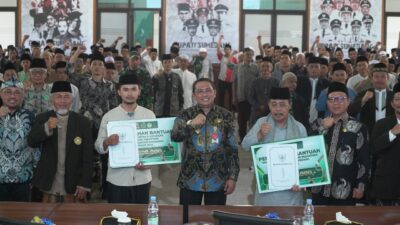 Pimpinan dan Guru Pondok Pesantren di Sumedang Diberikan Insentif