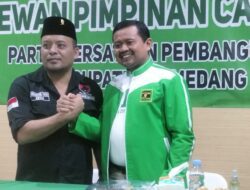 Disaat Dua Bakal Calon Bupati Sumedang, Dony Ahmad Munir dan Irwansyah Putra Saling Lempar Pujian