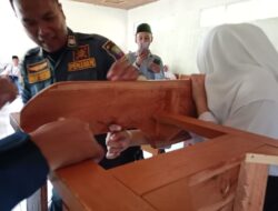 Iseng Masukin Jari ke Lubang Kursi, Seorang Siswi di Sumedang Harus Ditolong Tim Damkar