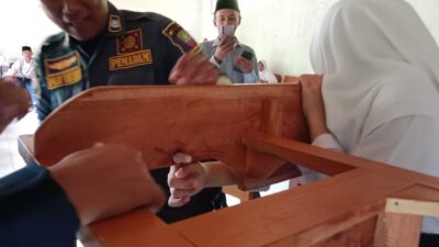 Iseng Masukin Jari ke Lubang Kursi, Seorang Siswi di Sumedang Harus Ditolong Tim Damkar