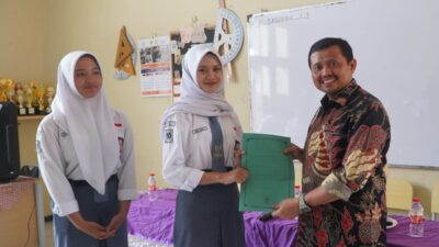 Jadi Lulusan Terbaik di Jabar, Dony Ahmad Munir Motivasi Sofia Agar Lolos Paskibraka Nasional