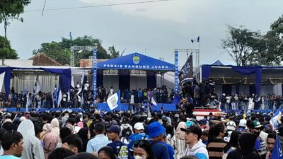 Membludak, Puncak Acara Pesta Kemenangan Persib di Ciluluk Tanjungsari Sumedang