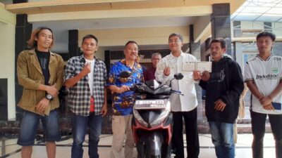 Ade Kusnadi, Korban B3gal di Sumedang Dapat Bantuan Motor dari Bos Persib