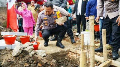 Memprihatinkan, Polresta Bandung Perbaiki Rumah Warga Kurang Mampu