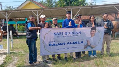 Fajar dan Farah Berbagi Berkah Kurban di Sumedang