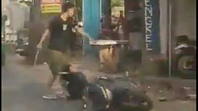 Viral Aksi Pemb4cokan di Jalan Laswi Baleendah, Seorang Pria Luk4 Hingga 16 J4hitan