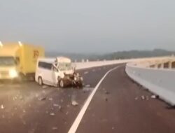 Mobil Minivan Luxio Terlibat Laka Lantas di Tol Cisumdawu, 2 Orang Dikabarkan Tewas