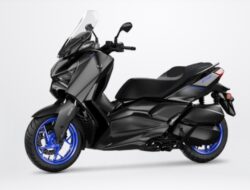 Yamaha XMAX 250 Connected vs Tech MAX: Skuter Premium untuk Petualangan Urban