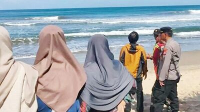 Dua Wisatawan Asal Kabupaten Bandung Tergulung Ombak di Pantai Karang Papak