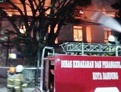 Api Hanguskan Bangunan Eks Hotel Hegar di Jalan Suniaraja
