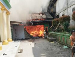 Kebakaran di Pasar Induk Caringin, Sebuah Bangunan Hangus Dilalap Api
