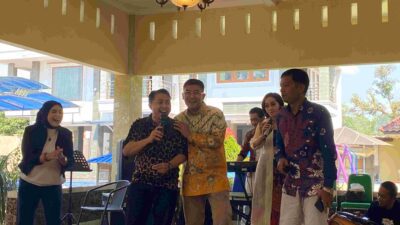 Tertangkap Mesra di HUT Erwan ke 54, Erwan-Rinso Duet Nyanyi Sepanggung