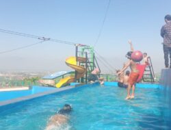 Berenang di Atas Ketinggian Sambil Melihat Pemandangan Kawasan Jatinangor Sumedang