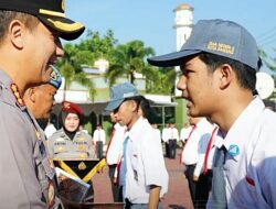 Tolong Lansia Pikun Tersesat, 4 Pelajar Raih Penghargaan dari Polisi