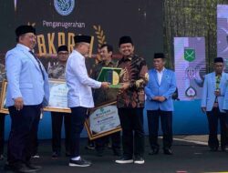 Peduli Pemuda dan Remaja Masjid di Sumedang, Dony Ahmad Munir Dianugerahi Penghargaan di Festival BKPRMI 2024