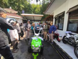 Petani Tembakau di Sumedang Kembali Diberi Bantuan Sapras Alat Pertanian oleh DPKP