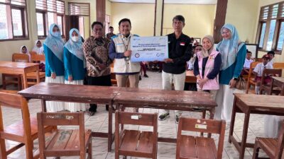 Peduli Hak Anak untuk Belajar Layak, PLN UP3 Sumedang Salurkan Bantuan Sarana Belajar Untuk SDN Buniasih
