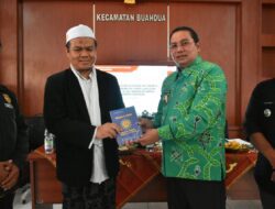 Entaskan Buta Huruf Al-Quran di Sumedang, Pj Bupati Bagikan Buku Mudah dan Cepat Baca Al-Quran