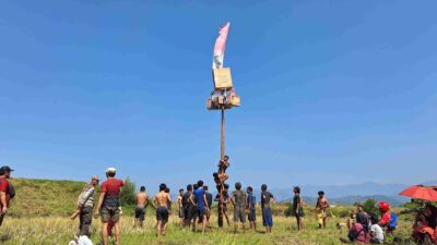 Meriahkan HUT RI, Pemda Gelar Panjat Pinang di Pusat Pemerintahan Sumedang