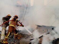 Dua Kios Oleh-oleh dan Satu Rumah di Jalan Bandung-Garut Hangus Terbakar