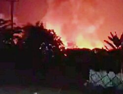 Gudang di Cilampeni Terbakar, Butuh Dua Jam Damkar Bisa Jinakkan Api